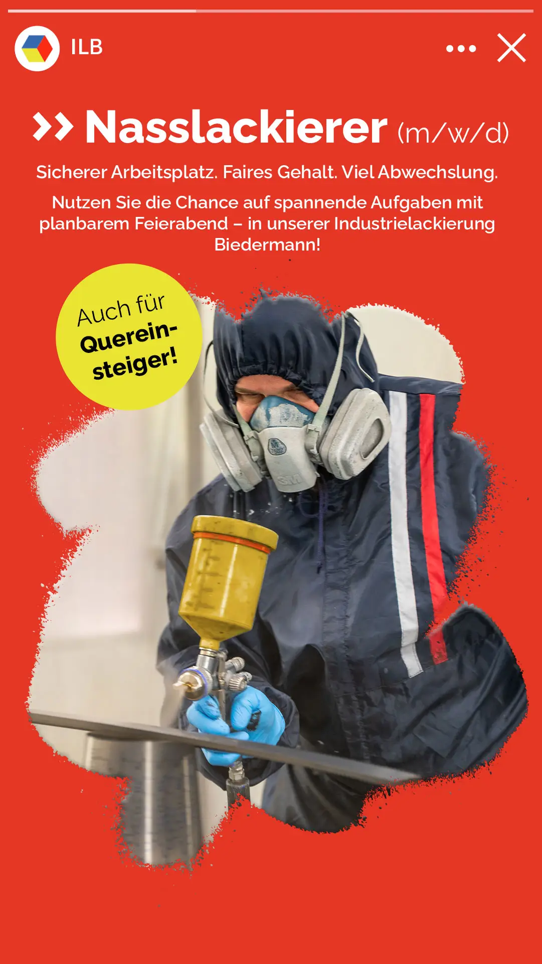 Arbeiter im Schutzanzug und Atemmaske trägt Farbe mit einer Lackierpistole auf. Text: „Nasslackierer (m/w/d) – Auch für Quereinsteiger!“.