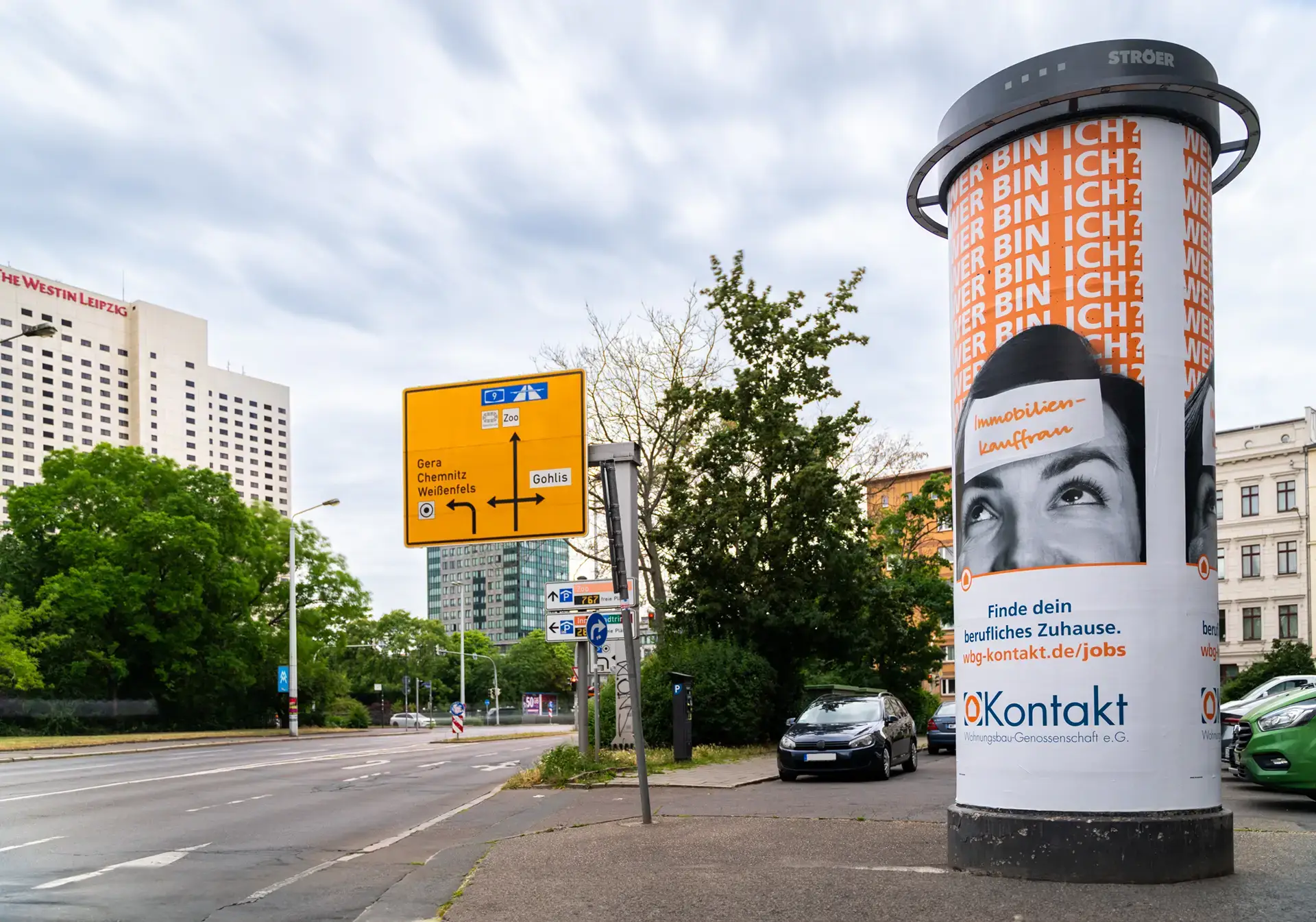 Litfaßsäule in Leipzig mit Motiv der Imagekampagne