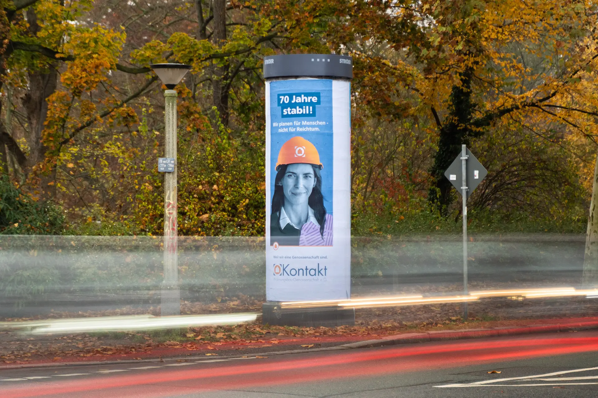 Litfaßsäule mit Motiv der Imagekampagne